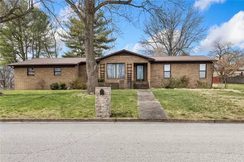 402 Tamarind St, Harrison, AR 72601