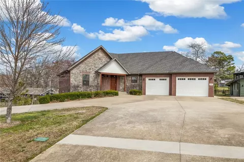 802 NW D St, Bentonville, AR 72712