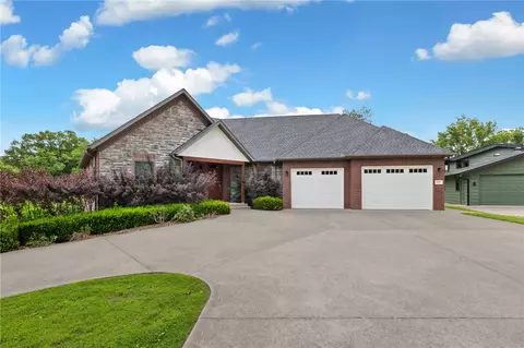 802 NW D St, Bentonville, AR 72712