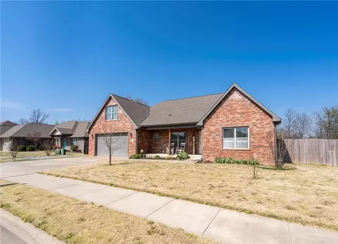 11005 David Ct, Siloam Springs, AR 72761