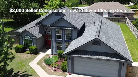3029 N Quartz Dr, Fayetteville, AR 72704