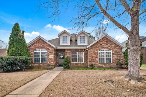 5702 W Stoney Creek Dr, Rogers, AR 72758