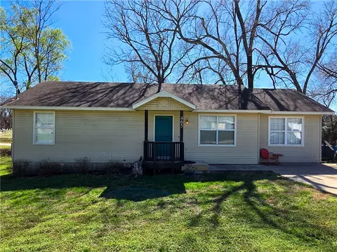 465 Greene St, Pea Ridge, AR 72751