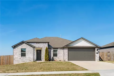 982 Emerald St, Prairie Grove, AR 72753