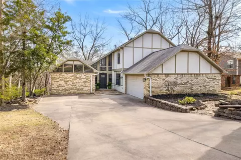 627 N Rockcliff Rd, Fayetteville, AR 72701