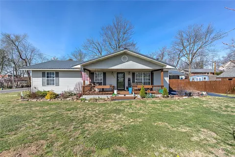 304 Akron St, Gravette, AR 72736