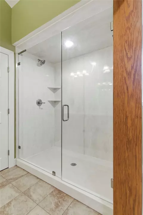 Bath - 4465 Warwick Cv, Springdale, AR 72762 photo 2 of 3