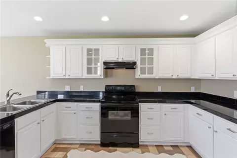 Kitchen - 4465 Warwick Cv, Springdale, AR 72762 photo 2 of 2