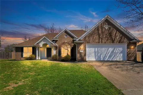 4465 Warwick Cv, Springdale, AR 72762