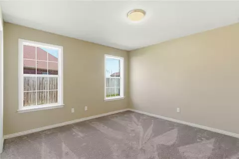 Bedroom - 4465 Warwick Cv, Springdale, AR 72762 photo 3 of 5