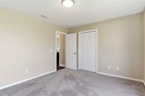 Bedroom - 4465 Warwick Cv, Springdale, AR 72762 photo 5 of 5