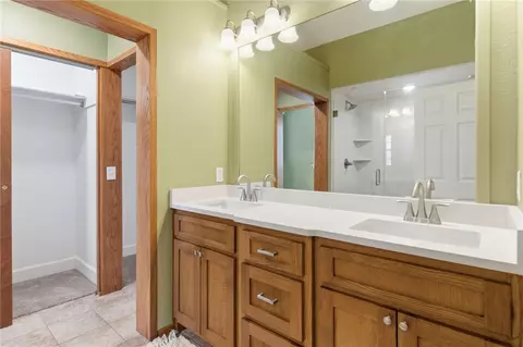 Bath - 4465 Warwick Cv, Springdale, AR 72762 photo 1 of 3