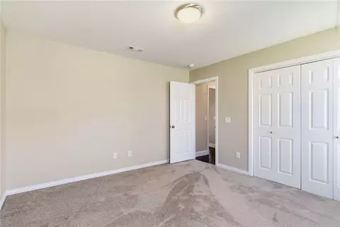 Bedroom - 4465 Warwick Cv, Springdale, AR 72762 photo 4 of 5