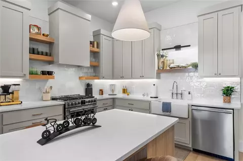 533 SW 5th St, Bentonville, AR 72712