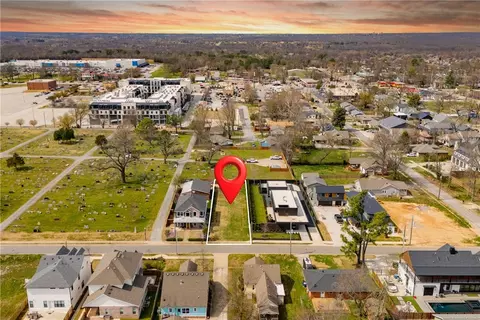 228 SW F St, Bentonville, AR 72712