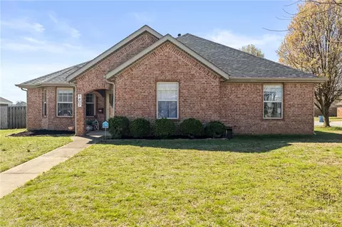 1407 Spruce St, Pea Ridge, AR 72751