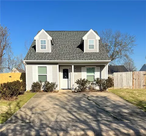 1003 25th St, Rogers, AR 72758