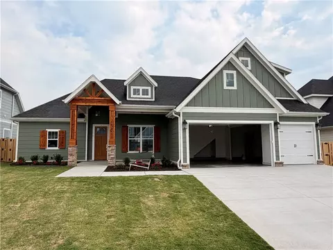 2704 Lunar Ave, Lowell, AR 72745