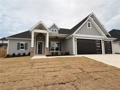 2704 Lunar Ave, Lowell, AR 72745