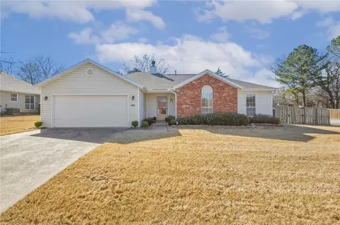 1683 Tallgrass Dr, Fayetteville, AR 72701