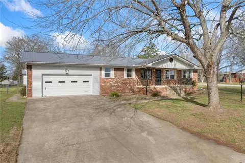 3894 Layton Dr, Harrison, AR 72601