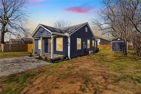 1204 W Center Ave, Springdale, AR 72764