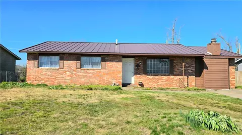 906 14th St, Rogers, AR 72756