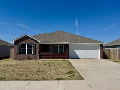 1402 S Pampas St, Siloam Springs, AR 72761