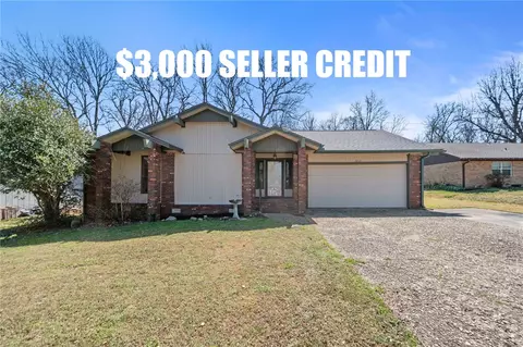 2212 W Tulsa St, Siloam Springs, AR 72761