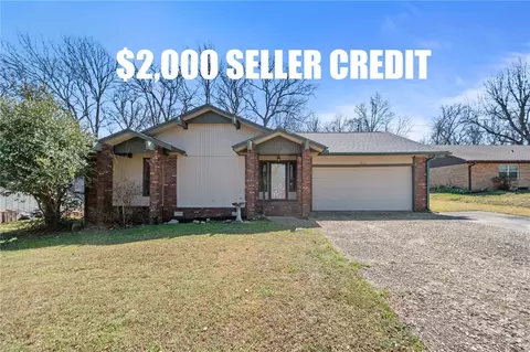 2212 W Tulsa St, Siloam Springs, AR 72761