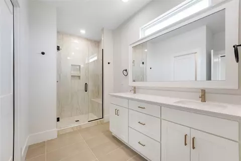Bath - 6742 Springtime Ter, Springdale, AR 72762 photo 3 of 5