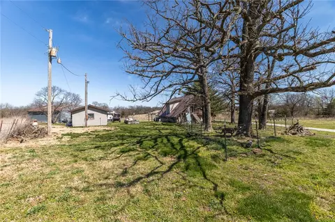 Exterior - 9628 Ruby Hall Rd, Gentry, AR 72734 photo 6 of 12