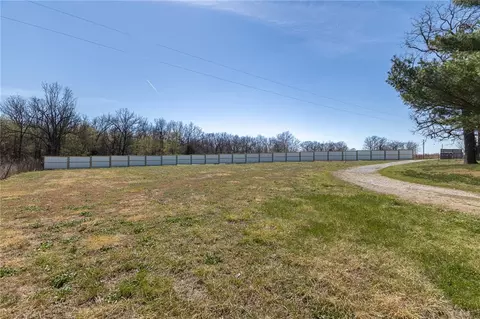 Exterior - 9628 Ruby Hall Rd, Gentry, AR 72734 photo 11 of 12
