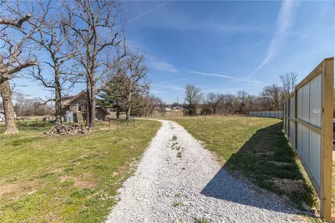 Exterior - 9628 Ruby Hall Rd, Gentry, AR 72734 photo 7 of 12
