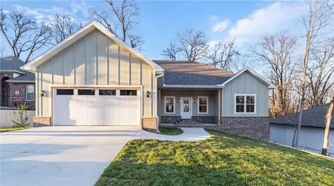 5 Burnham Dr, Bella Vista, AR 72715