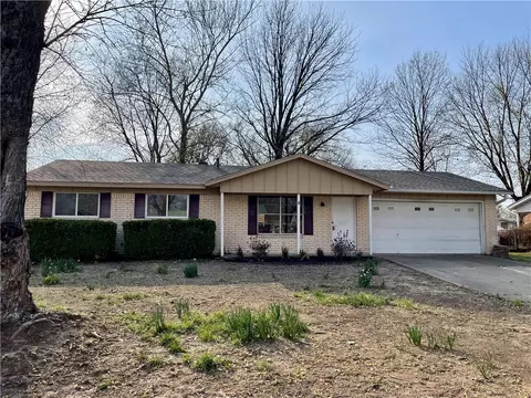 1104 Letha Dr, Springdale, AR 72762