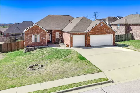 520 Coopers Farm Rd, Centerton, AR 72719