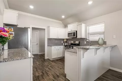 Kitchen - 450 Holly St, Centerton, AR 72719 photo 1 of 2
