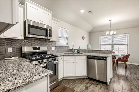 Kitchen - 450 Holly St, Centerton, AR 72719 photo 2 of 2