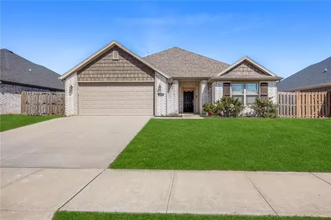 450 Holly St, Centerton, AR 72719