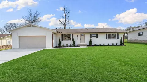 205 Big Tree Dr, Bentonville, AR 72712