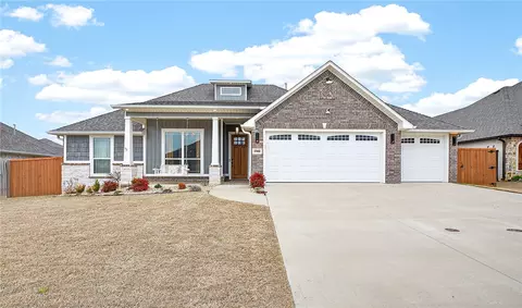 1908 Shelby St, Pea Ridge, AR 72751