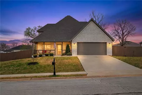 1040 Harrison St, Pea Ridge, AR 72751