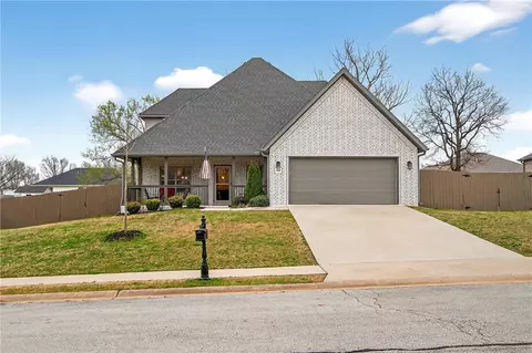 1040 Harrison St, Pea Ridge, AR 72751