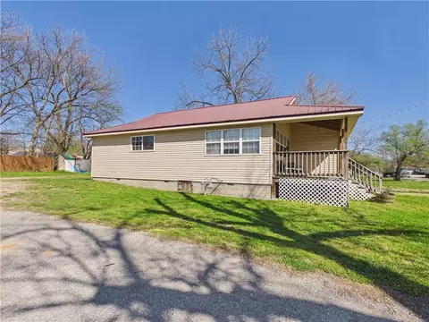 606 N Springfield St, Berryville, AR 72616