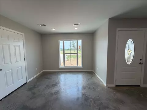 Living - 186 Stella Ct, Harrison, AR 72601 photo 2 of 3