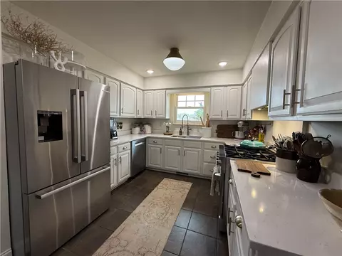 Kitchen - 203 Pebble Beach Dr, Harrison, AR 72601 photo 2 of 2