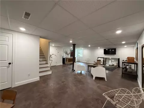 Living - 203 Pebble Beach Dr, Harrison, AR 72601 photo 3 of 3