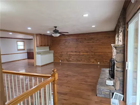 Living - 18772 Davis Rd, Rogers, AR 72756 photo 7 of 11