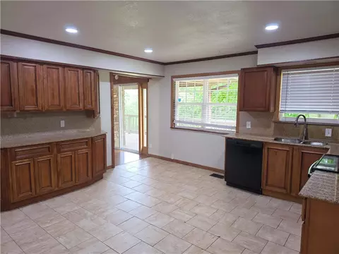 Kitchen - 18772 Davis Rd, Rogers, AR 72756 photo 3 of 3